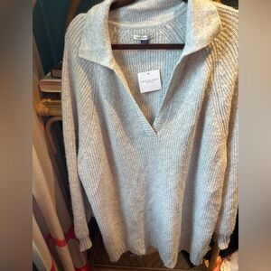 American Eagle Outfitters Women's Light Gray V-Neck Sweater